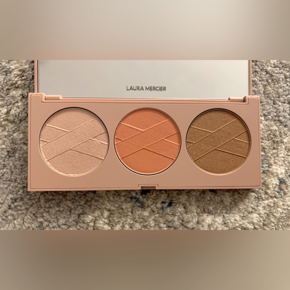 New and unused Laura Mercier Opening Night 3-Shade Cheek Palette. - Picture 1 of 4